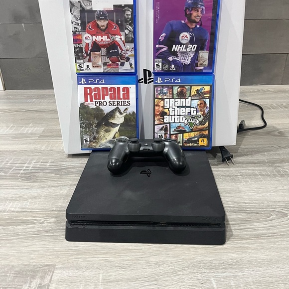 Sony Black Gaming Console with Controller - Picture 1 of 1